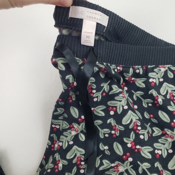 LC Lauren Conrad Holiday Holly Berry Pajamas Set Women's Size Medium - Picture 2 of 13